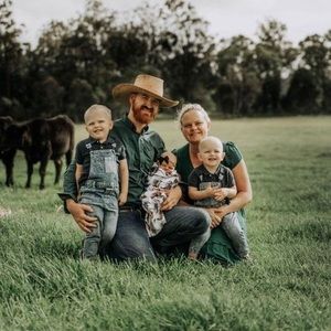 Meet your Posher, Ebony